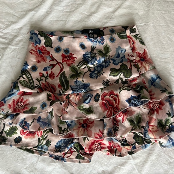 Floral Missguided ruffle skort size 2 - Picture 4 of 5